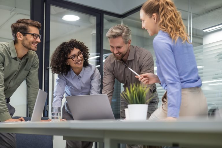 Facturer en Devises (Euro/Dollar) au Maroc : Comment ne pas perdre d’argent au change ?